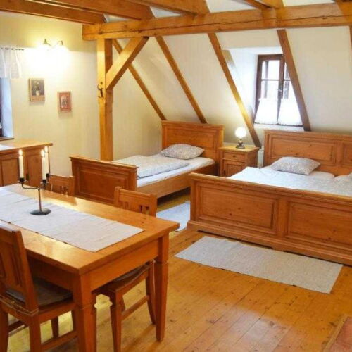 Vierbettzimmer mit Dusche und Eigner Küche