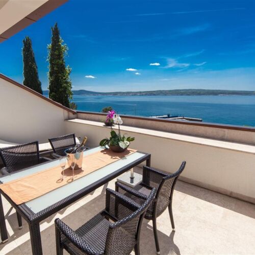 Pogled na more Mansarda apartman za 4 osoba(e) sa 2 spavaće(om) sobe(om)