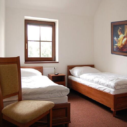 Zuhanyzós kétágyas szoba