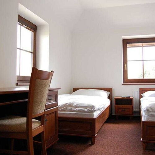 Zuhanyzós négyágyas szoba