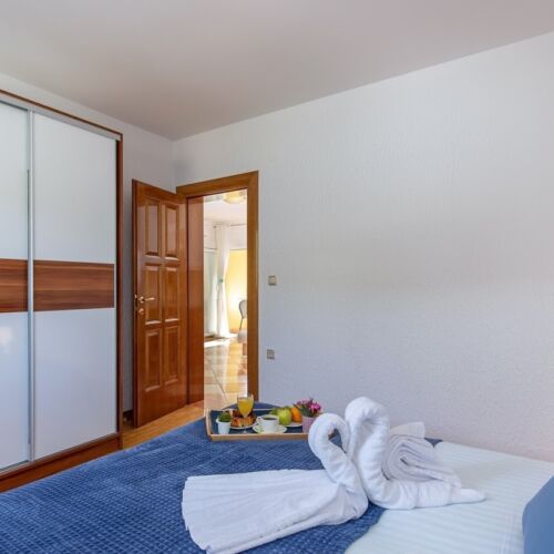 Deluxe Sea View 2-Room Apartment for 4 Persons (extra bed available)