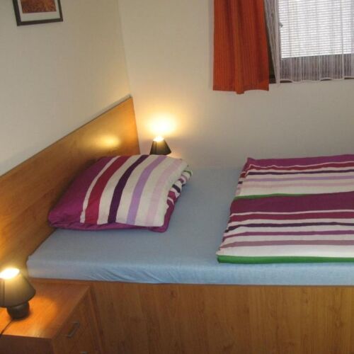 Pokoj se sprchou  s manželskou postelí