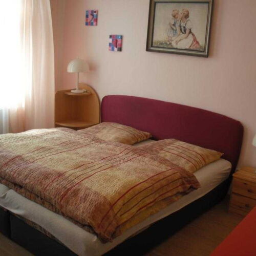 Apartament cu chicinetă proprie cu vedere spre oraș cu 1 camera pentru 2 pers.