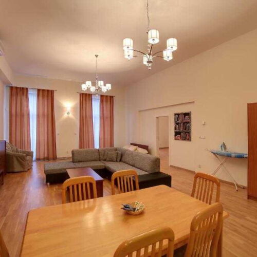 Standard Pokoj s privátní koupelnou mimo apartmán pro 5 os.