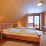 Apartment for 8 Persons with Shower and Shared Kitchenette (extra bed available)