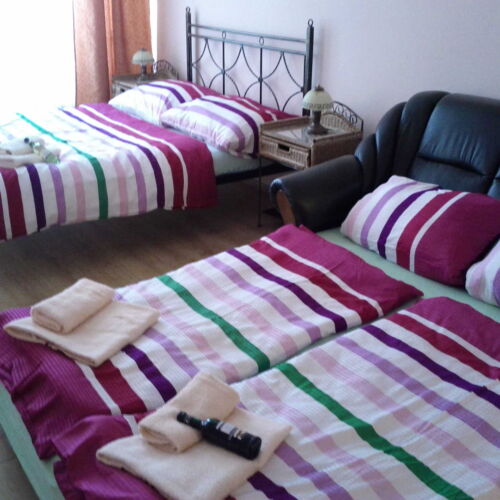 Apartman se sprchou s privátní koupelnou mimo apartmán pro 2 os. (s možností přistýlky)