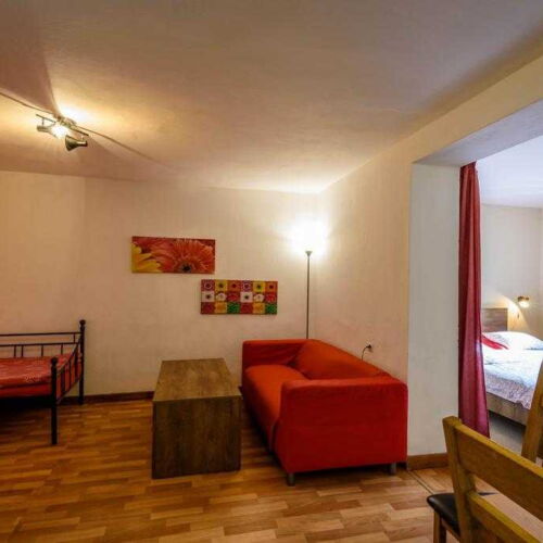 Camera cu duș pentru 5 pers.