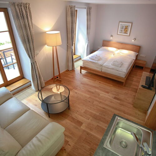 Zuhanyzós saját teakonyhával kétágyas szoba