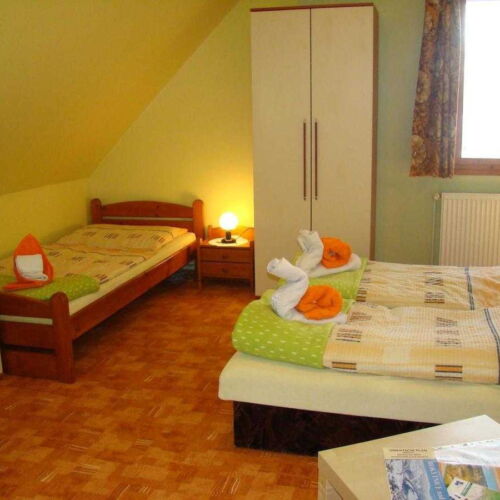 Pokoj se sprchou  pro 3 os.