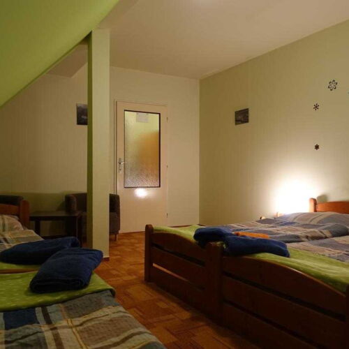 Pokoj se sprchou  pro 4 os.