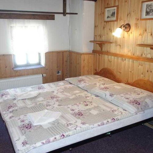 Pokoj se společnou kuchyňkou  pro 4 os.