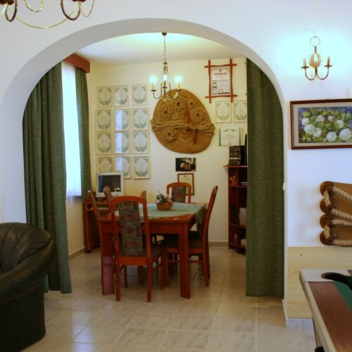 Casă de vacanță confort întreaga unitate pentru 24 pers. (se inchirieaza doar integral)