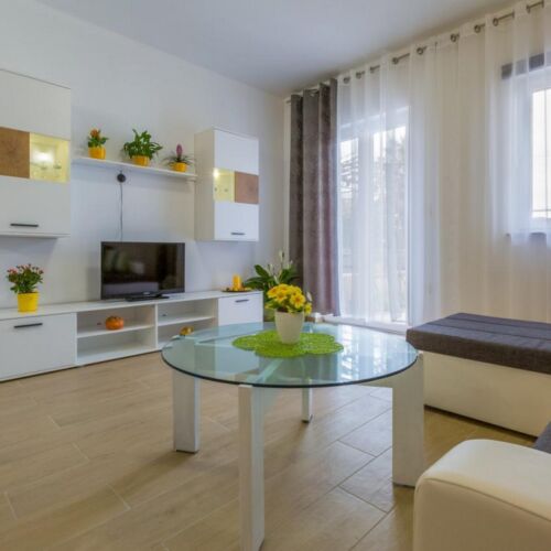 Garden View Upstairs 2-Room Apartment for 4 Persons