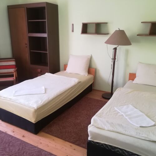 Zweibettzimmer mit Badewanne und Eigener Teeküche (Zusatzbett möglich)