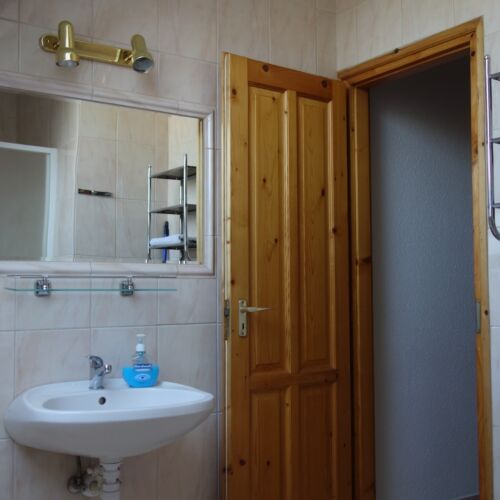 Apartament întreaga unitate pentru 16 pers. (se inchirieaza doar integral)