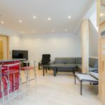 Apartament cu grup sanitar cu cadita de dus cu 3 camere pentru 6 pers.