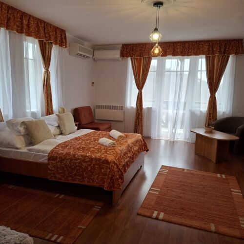 Apartament 4-osobowy z balkonem z panoramą z 2 pomieszczeniami sypialnianymi (możliwa dostawka)