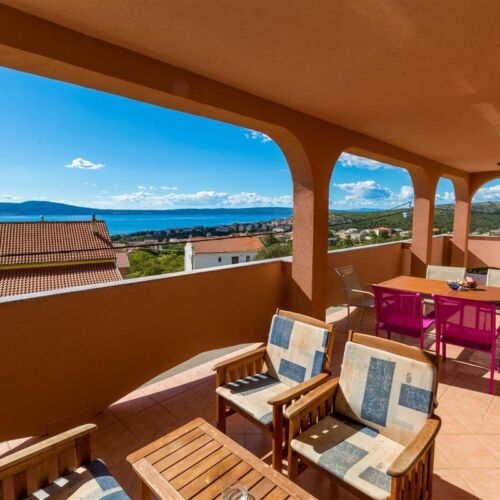 Sea View Upstairs 3-Room Apartment for 6 Persons