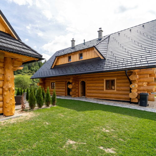 Izba so sprchou s vlastnou kuchyňou pre 4 os. (s možnosťou prístelky)