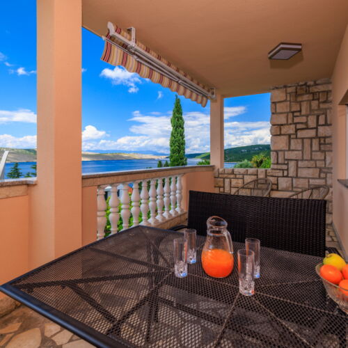 Sea View Upstairs 2-Room Apartment for 4 Persons