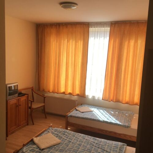 Camera twin la etaj cu vedere spre oraș