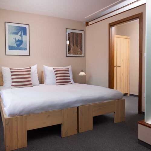 Camera dubla superior cu duș