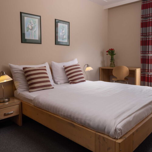 Camera cvadrupla cu duș