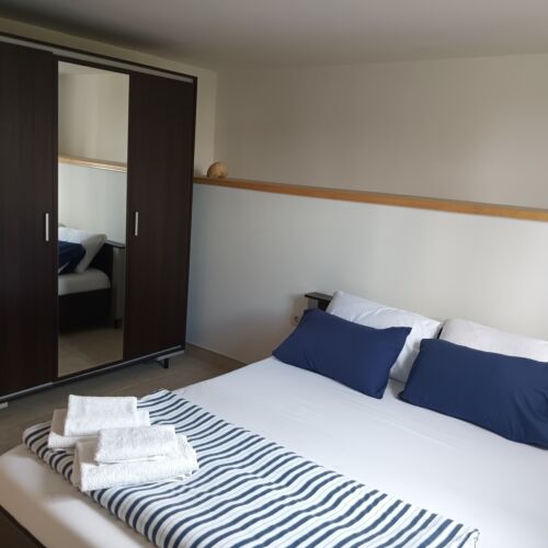 1-Room Air Conditioned Apartment for 4 Persons A-11554-a