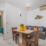Apartman s klimatizací s balkónem s manželskou postelí s 1 ložnicí A-17589-b