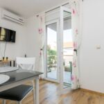 Apartmanok és Szobák Parkolóhellyel Grebastica, Sibenik - 17831 Grebaštica