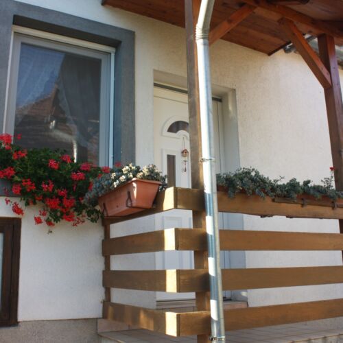 Apartament confort la parter pentru 3 pers. (se inchirieaza doar integral)