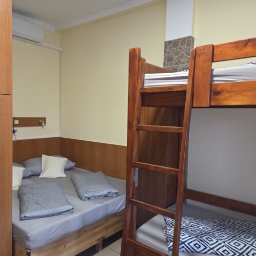 Junior 10-Bett-Zimmer mit Terasse