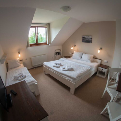 Pokoj se sprchou  pro 3 os.