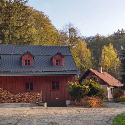 7 Person Room (extra beds available)