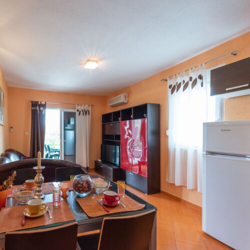 Ground Floor 3-Room Air Conditioned Apartment for 6 Persons