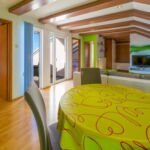 Pogled na more Klimatiziran apartman za 5 osoba(e) sa 3 spavaće(om) sobe(om)