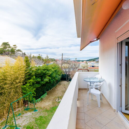 Apartament la etaj cu aer condiționat cu 2 camere pentru 4 pers.