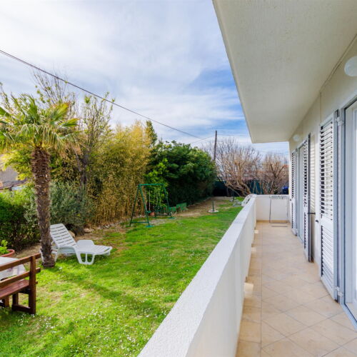 Apartament la parter cu aer condiționat cu 2 camere pentru 4 pers.