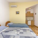 1-Zimmer-Apartment für 3 Personen im Dachgeschoss mit Klimaanlage