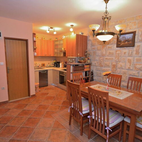 Casă de vacanță cu aer condiționat cu vedere spre grădină pentru 6 pers. (se inchirieaza doar integral)