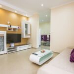 Apartament la etaj cu aer conditionat cu 3 camere pentru 6 pers.