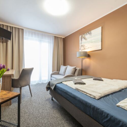 Camera tripla la etaj cu balcon