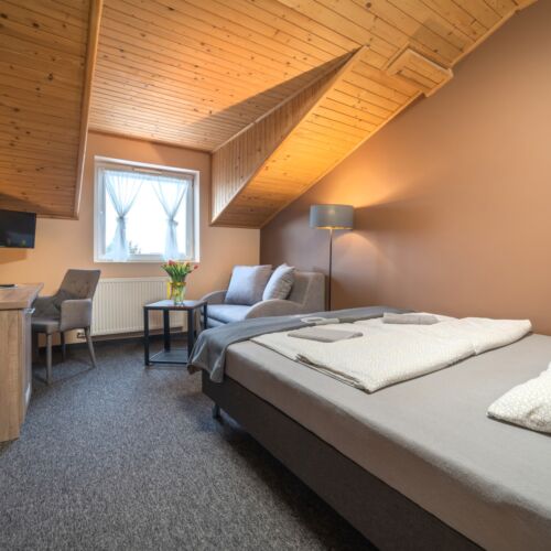 Camera tripla standard la etaj