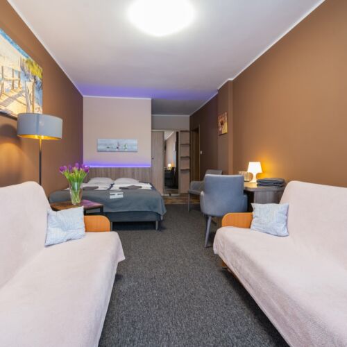 Camera cvadrupla cu balcon