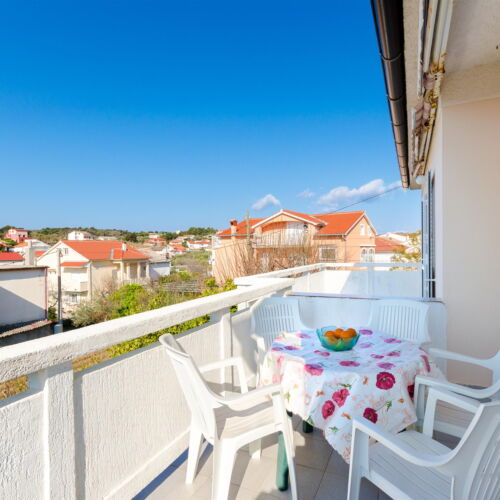 Apartament la etaj cu aer condiționat cu 3 camere pentru 6 pers.