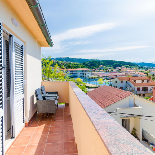 Apartament la etaj cu aer condiționat cu 2 camere pentru 5 pers.