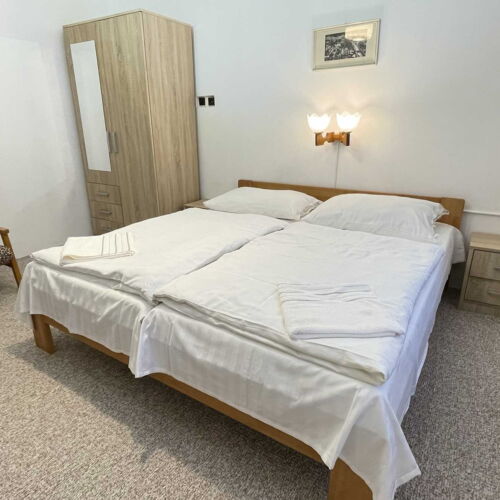 Pokoj se sprchou  pro 5 os.