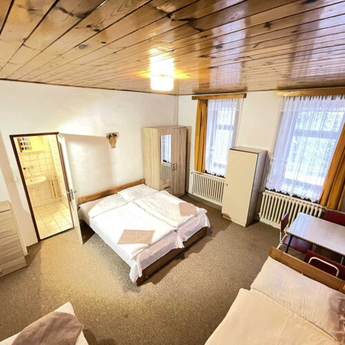 Pokoj se sprchou  pro 4 os.