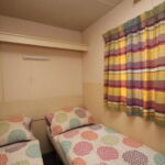 Apartament casă mobilă cu duș pentru 4 pers. (se inchirieaza doar integral) (se poate solicita pat suplimentar)