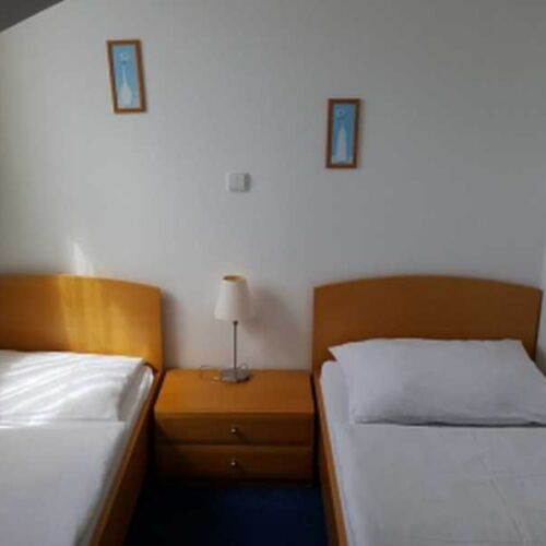 Dvoulůžkový (A) oddělená lůžka